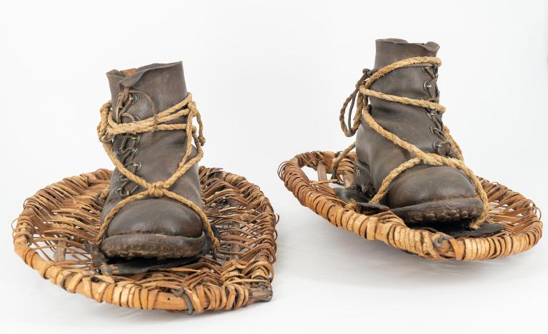 Paire de chaussures de montagne