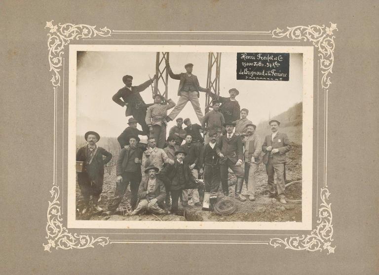 Groupe d'ouvriers des papeteries Henri Fredet et Cie