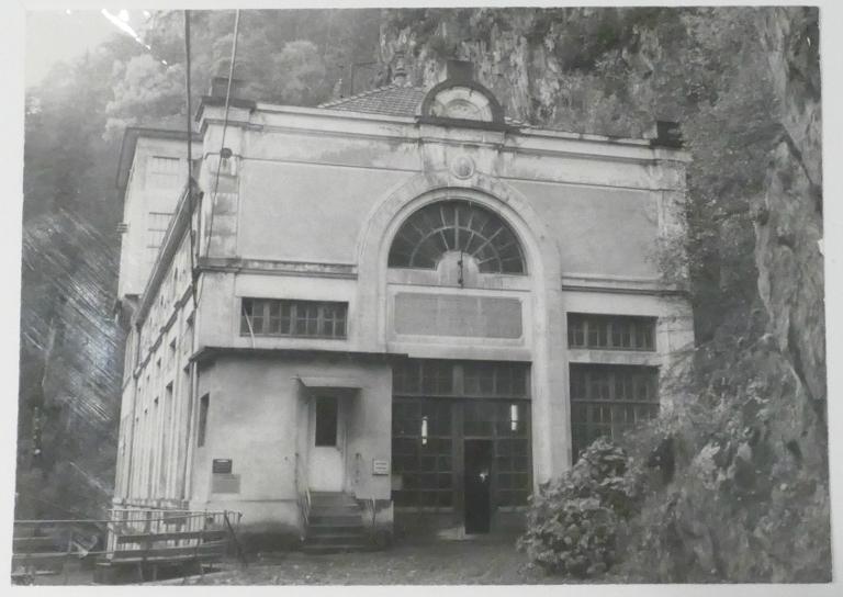 Façade de la centrale hydroélectrique du Bout du Monde