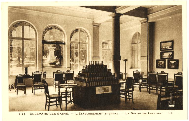 Salon de lecture de l'établissement thermal