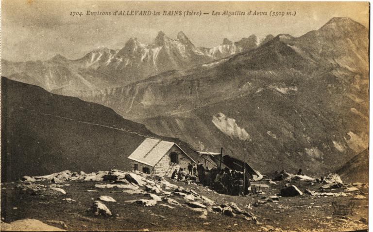 Refuge avec vue sur les Aiguilles d'Arves