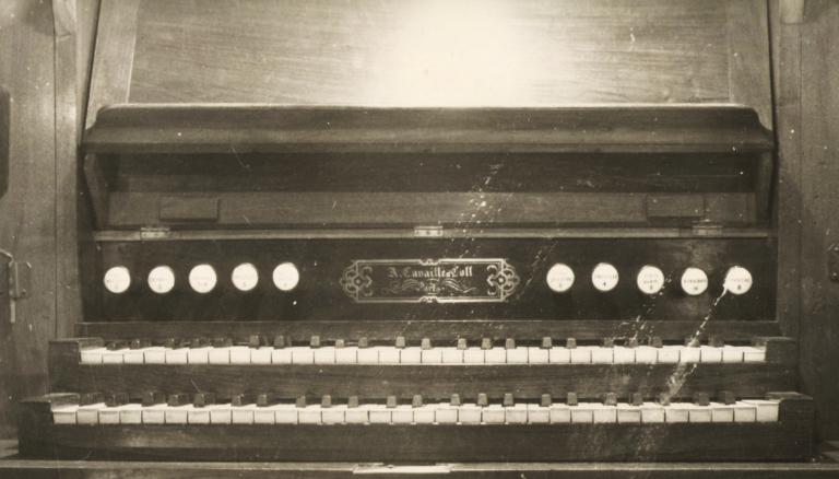 La console des claviers de l'orgue de l'église Saint Marcel