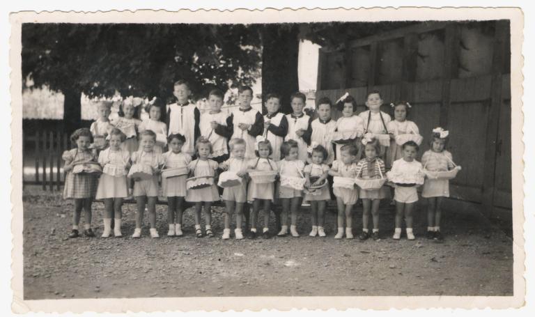 Les enfants de choeur durant la fête Dieu