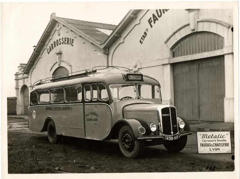 Autocar de l'établissement Dumas