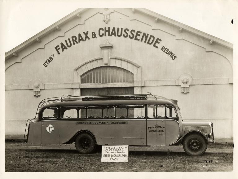Autocar de l'établissement Dumas