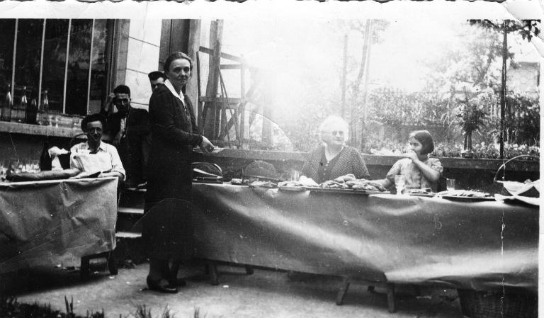 Fête dans la cour de la ganterie