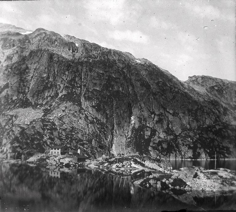 Refuge entre le lac Carré et le lac Cottepens
