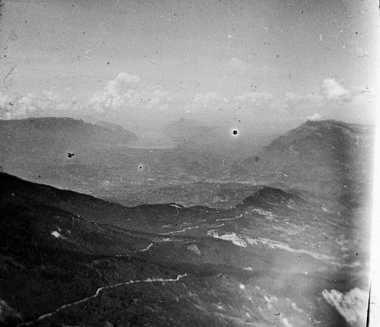 Vue du lac du Bourget et de la route de la Chartreuse