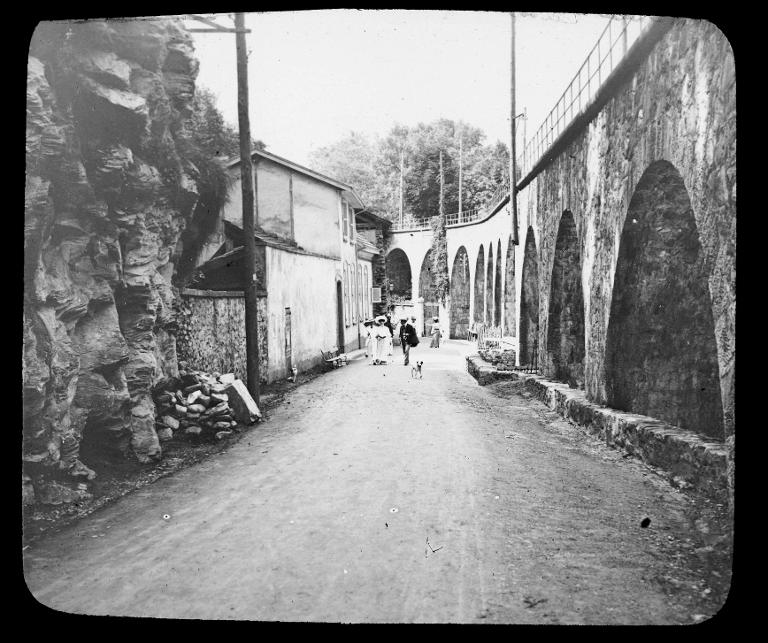 Allevard. La source et le viaduc des mines