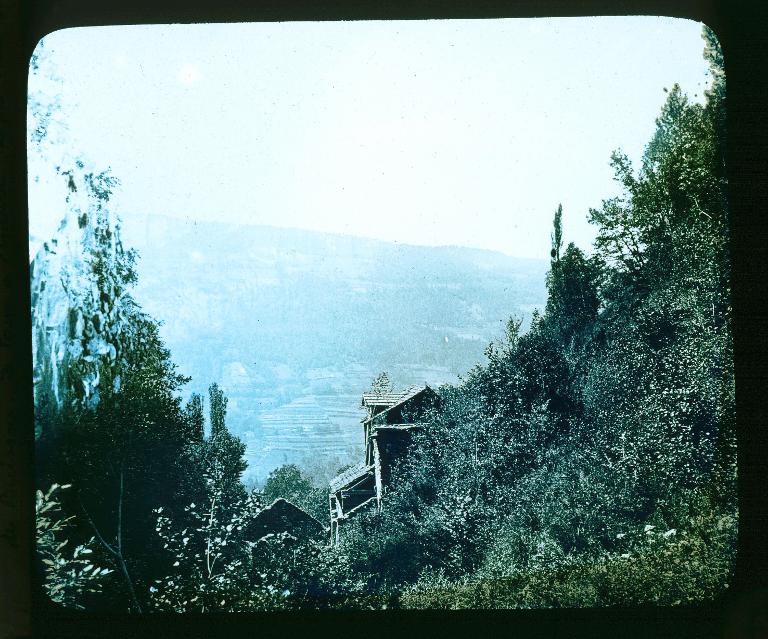Allevard. Bords du Buisson, route de la cascade du Buisson