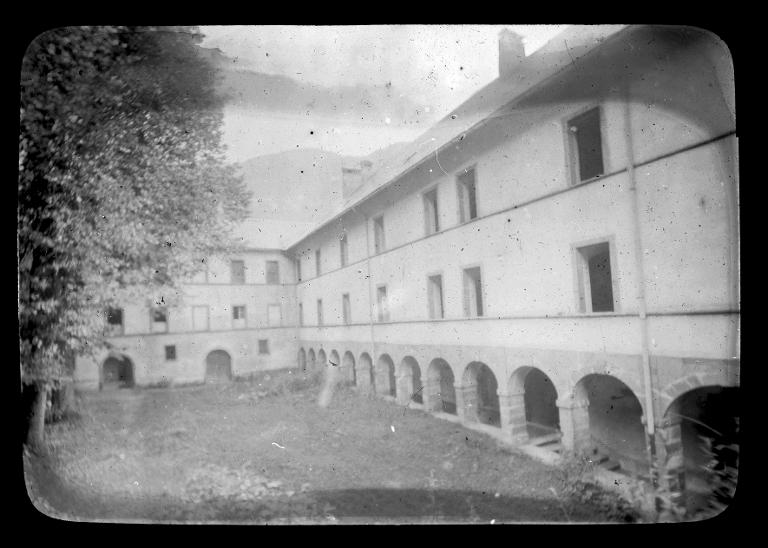Chartreuse de Saint-Hugon, cour intérieure et cloître