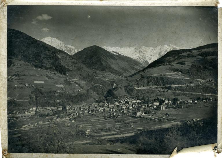 Vue d'Allevard et de la route de Montouvrard en construction