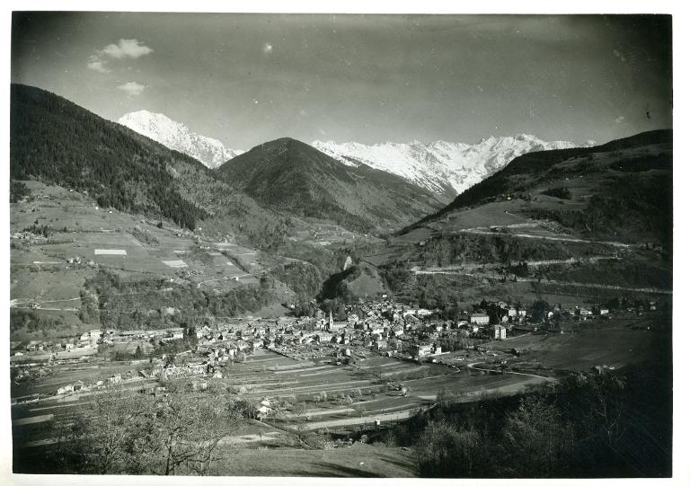 Vue d'Allevard et de la route de Montouvrard en construction