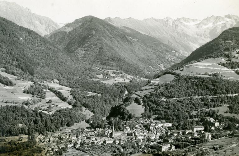 Vue d'Allevard, du massif et du Gleyzin