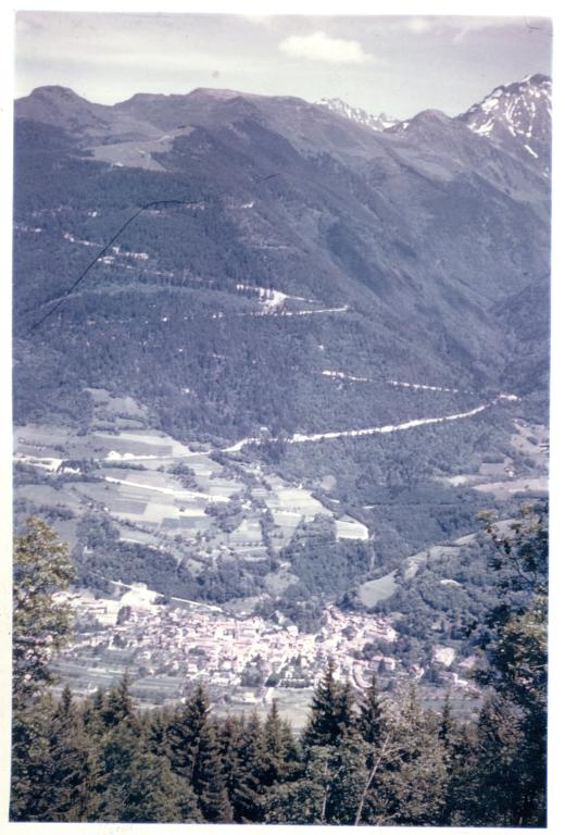 Vue de la route de Montouvrard, d'Allevard et du massif