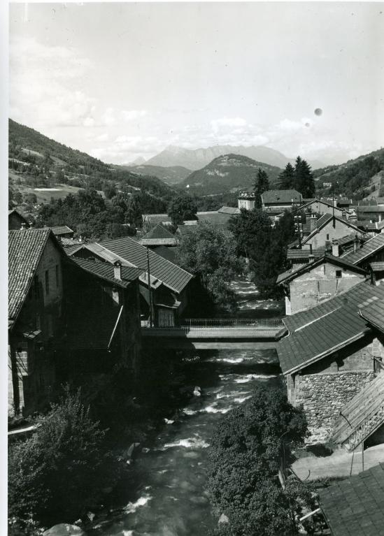 Le petit pont sur le Bréda à Allevard