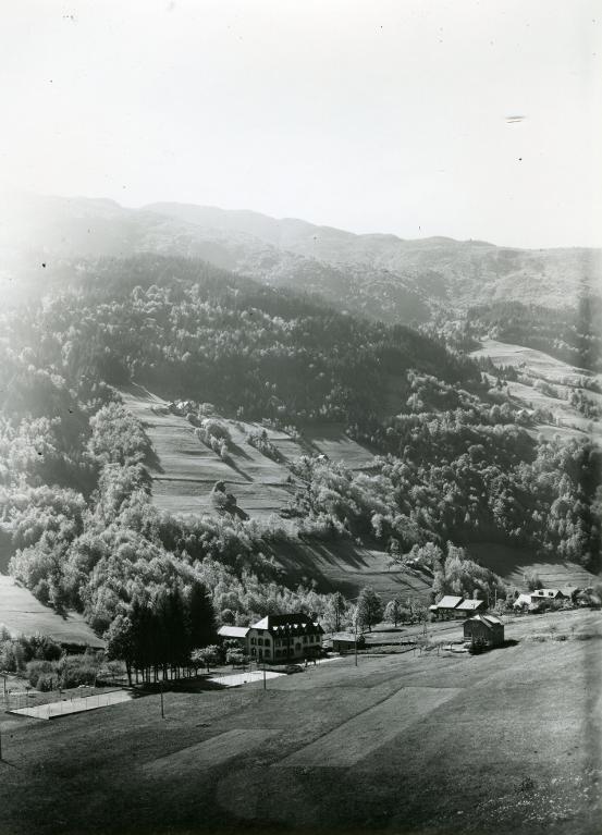 La Ferrière. Vue de l'hôtel Baroz au Curtillard