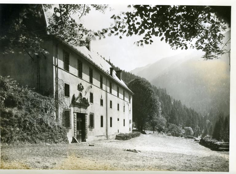 Façade principale de la Chartreuse de Saint-Hugon