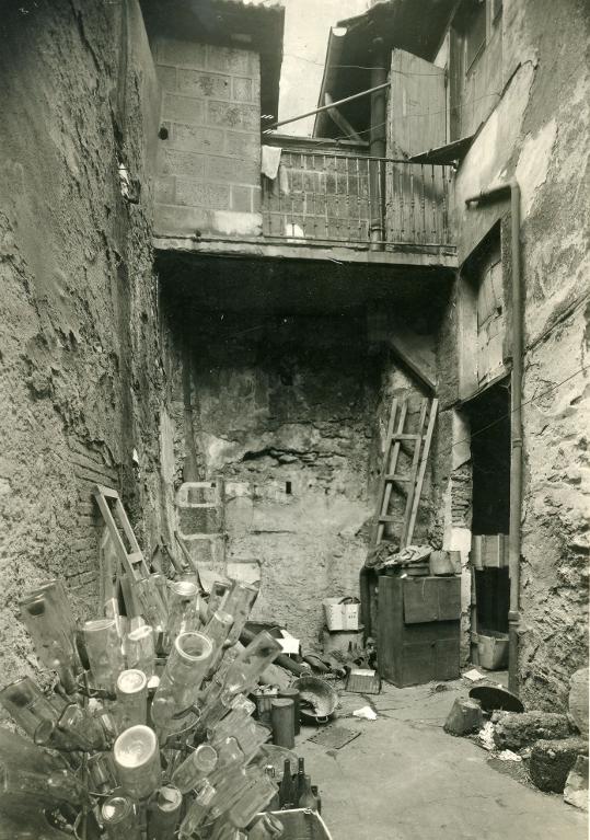 Allevard - Cour de la maison Maurin