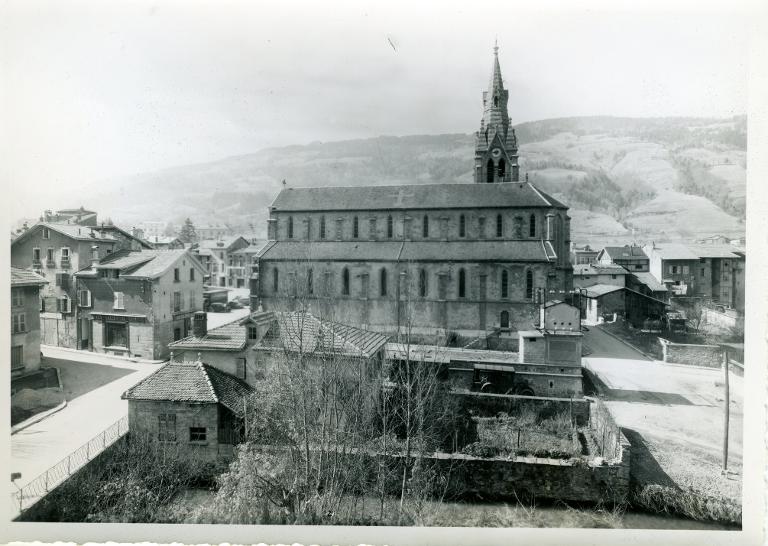 Allevard, l'ancien marché et l'église