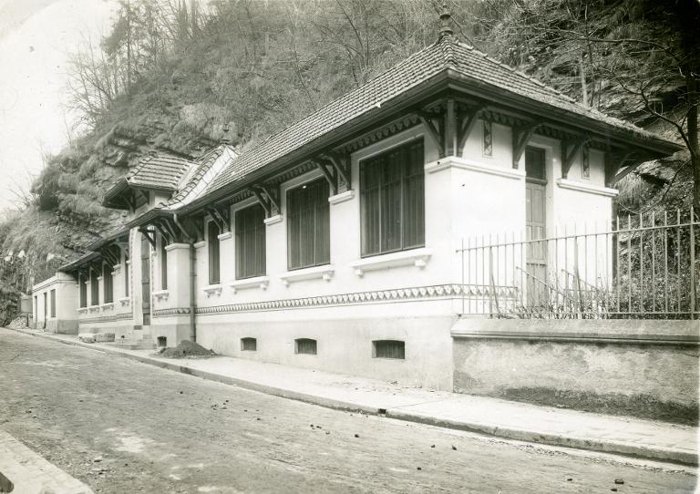 Vue du pavillon de la Source
