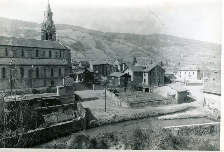 Allevard - Place de la Maison du Peuple avant la démolition du jardin Besse et Sébastopol