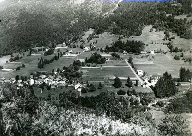 La Ferrière. Vue du hameau du Curtillard