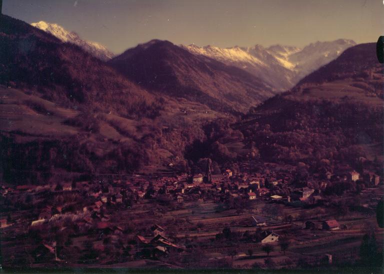 Vue d'Allevard, du massif et du Gleyzin