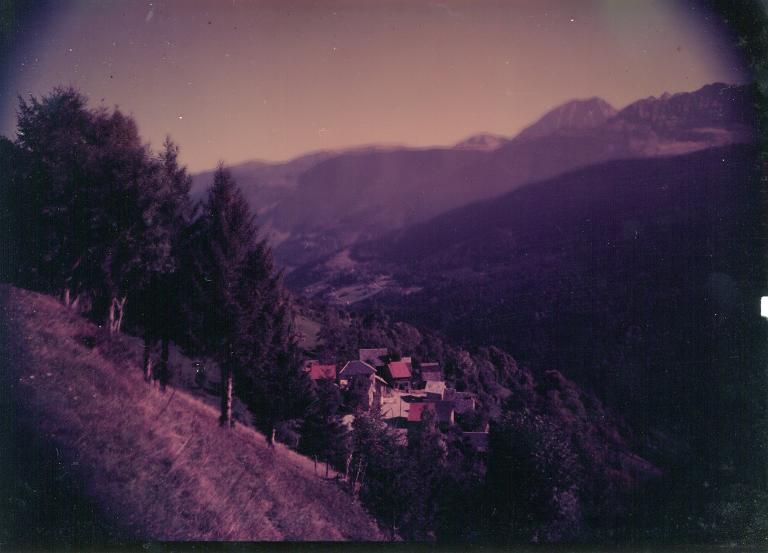 Le hameau de Montarmand et le Grand Charnier