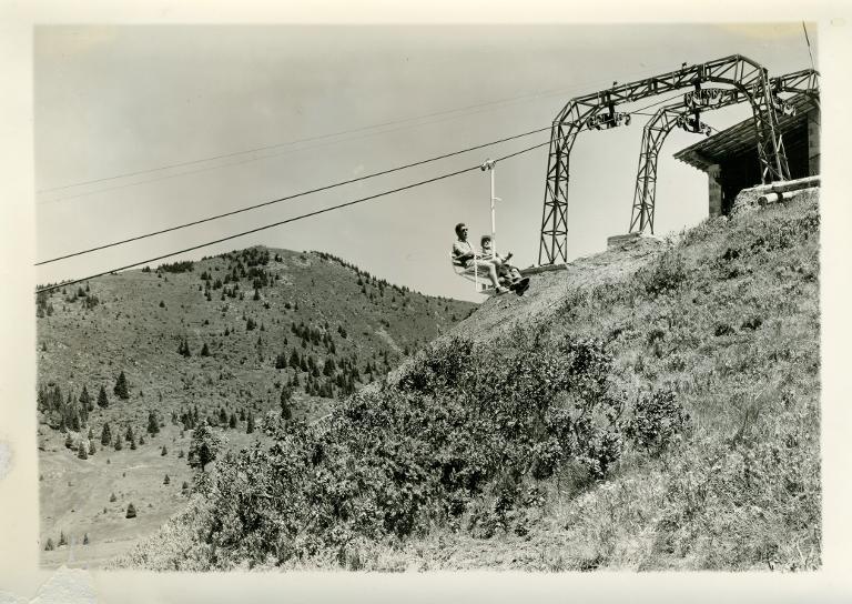 Le Collet d'Allevard en été. La gare d'arrivée du télésiège de Malatrait