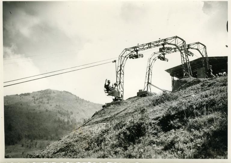 Le Collet d'Allevard en été. La gare d'arrivée du télésiège de Malatrait