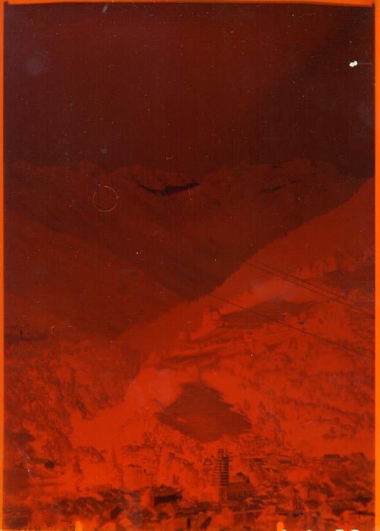 Vue d'Allevard et du Gleyzin durant les travaux sur le clocher de l'église