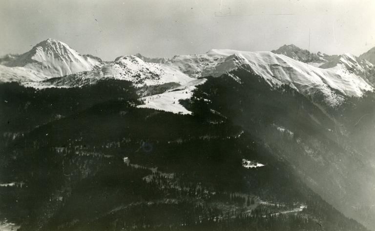 Vue aérienne du Collet d'Allevard en hiver