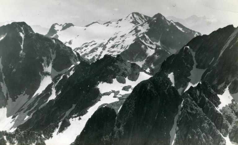 Vue du Puy Gris : Bec d'Arguille, Rochers Billan, Glacier et Rocher Blanc, Badon, Col de Tepey et le Pic de la Grande Valloire