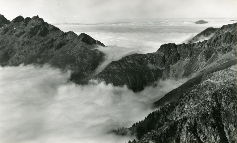 Mer de nuages au Pas de la Cloche, entre les Massifs de Belledonne et des Sept-Laux