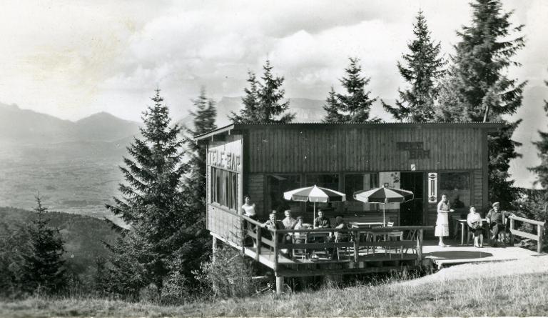 Le Télé-bar au Collet d'Allevard. Vue sur Chambéry et le lac du Bourget