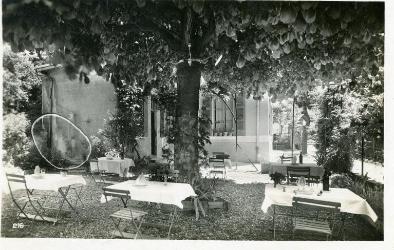 Allevard, l'Hôtel Terminus et son restaurant en plein air