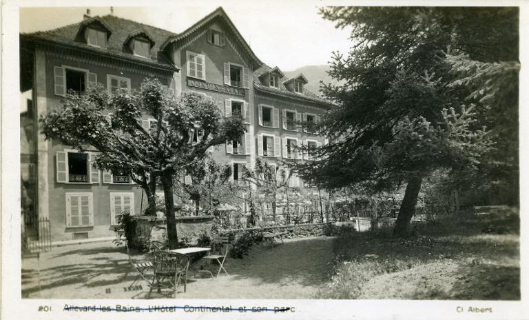 Allevard, vue de l'Hôtel Continental et son parc