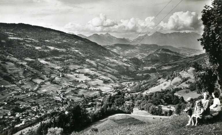 Vue sur la Vallée du Bréda et le massif des Bauges depuis Montouvrard