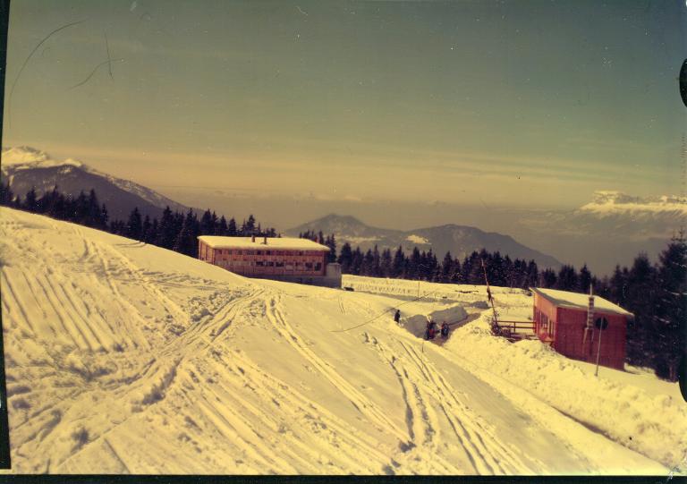Le Collet d'Allevard en hiver. Le Télébar et Les Rhododendrons.