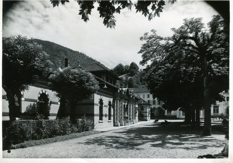 Le bâtiment thermal Nièpce dans le Parc thermal d'Allevard