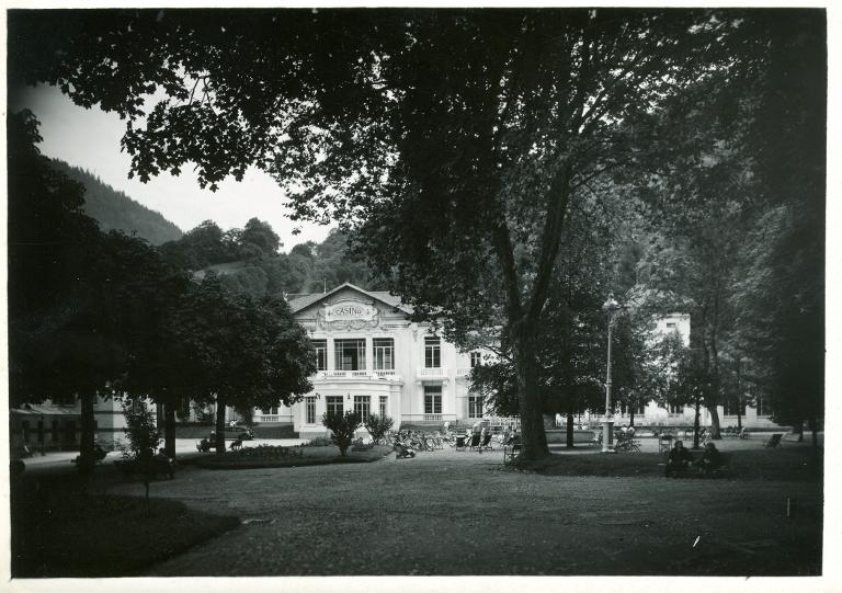 Le Casino dans le Parc thermal d'Allevard