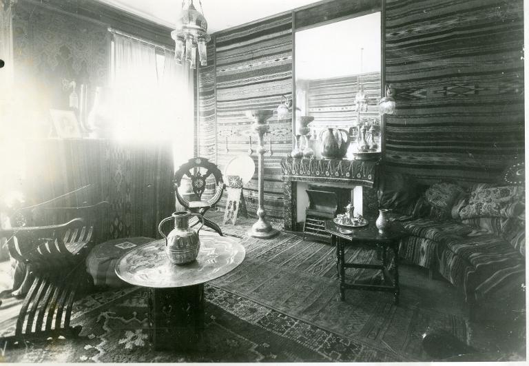 Un hôtel à Allevard, vue d'un salon à l'orientale