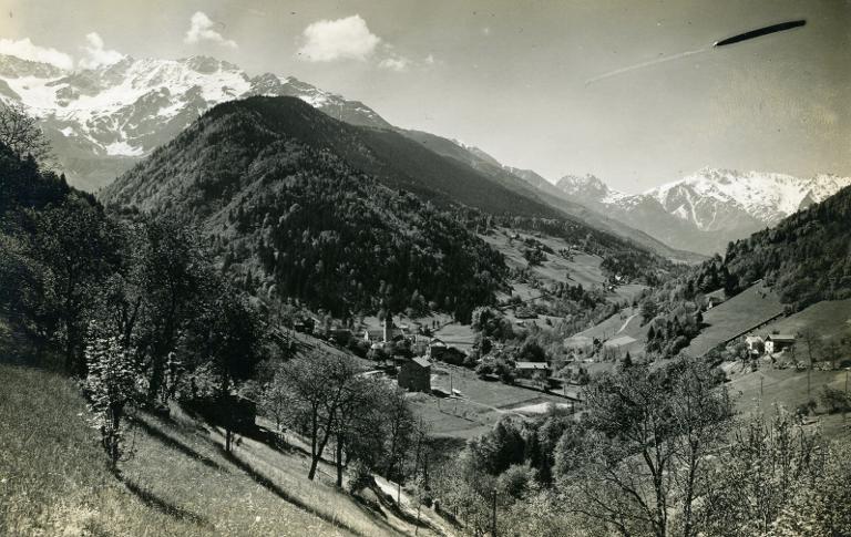 Le village de Pinsot et les vallées du Gleyzin et du Bréda