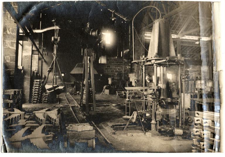  Atelier de ressorts de Saint Pierre (presse hydraulique cintrage)