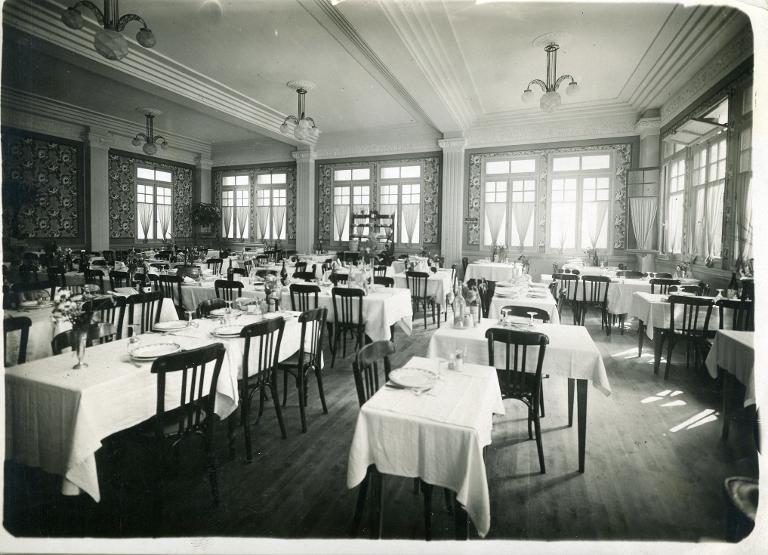 Un hôtel à Allevard, vue d'une salle à manger