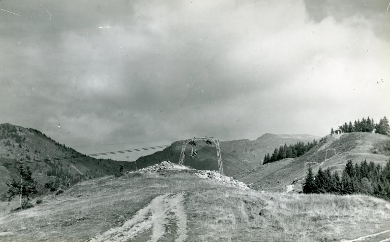 Le Collet d'Allevard en été : le télésiège de Malatrait, le sommet du Grand Collet et la crête des Plagnes