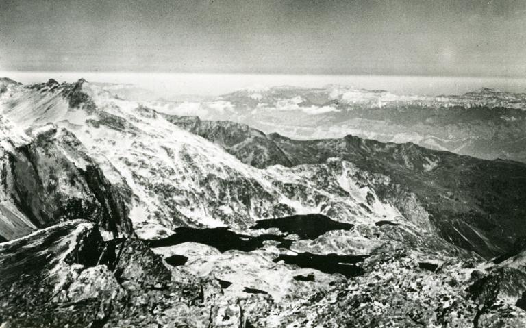 Les Sept-Laux et le massif de la Chartreuse vus du Rocher Blanc