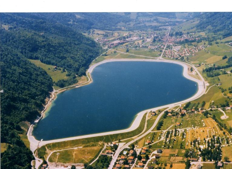 Vue aérienne du site du bassin du Flumet
