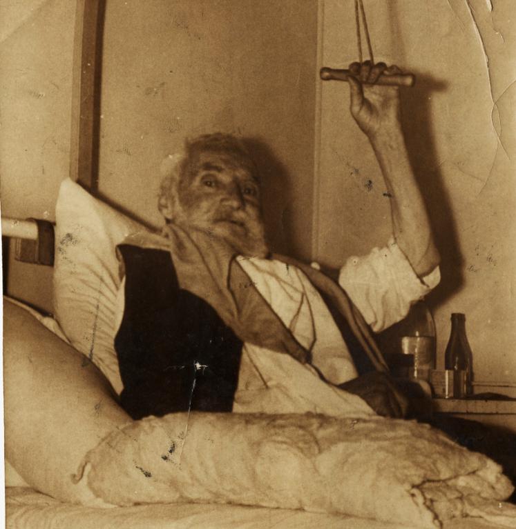 Antoine Cros dans son lit